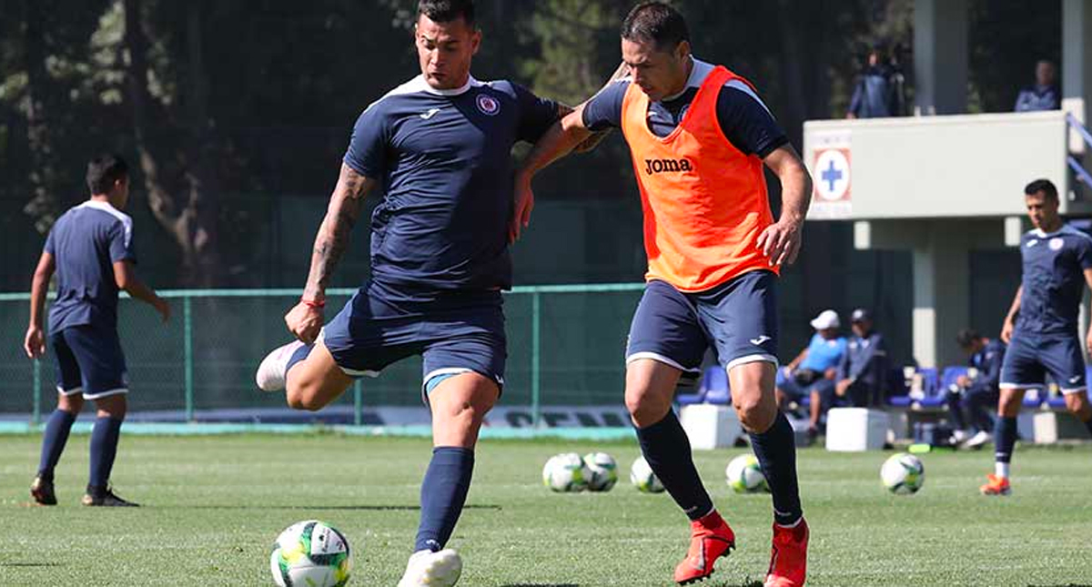 Pablo Aguilar supera lesión y regresa a los entrenamientos del Cruz Azul