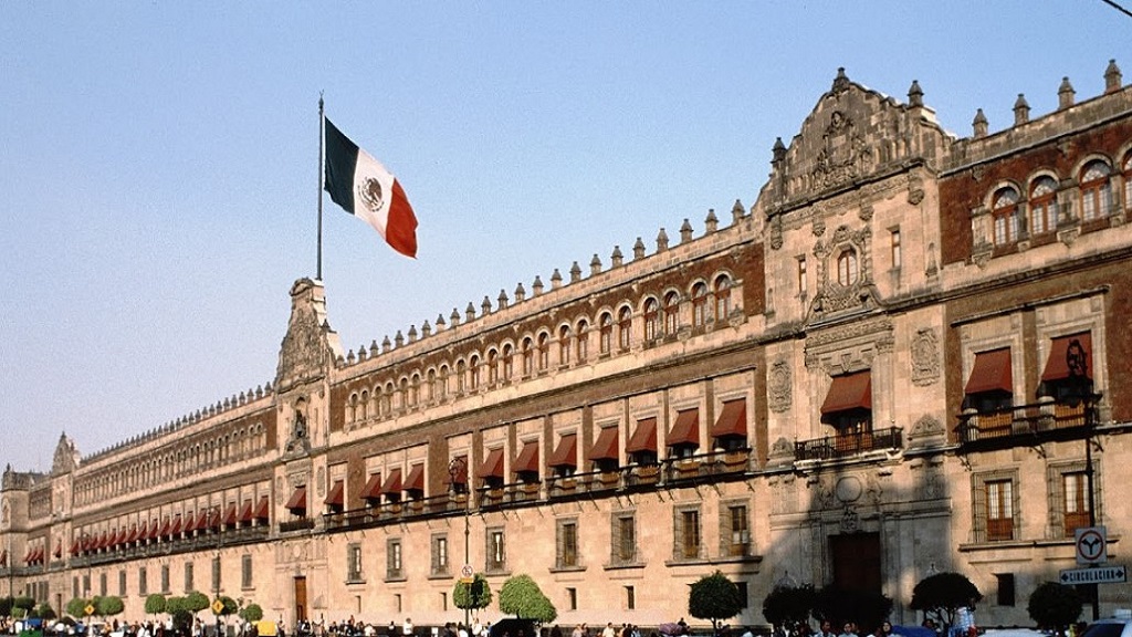 Acuden 450 personas cada día a Palacio Nacional