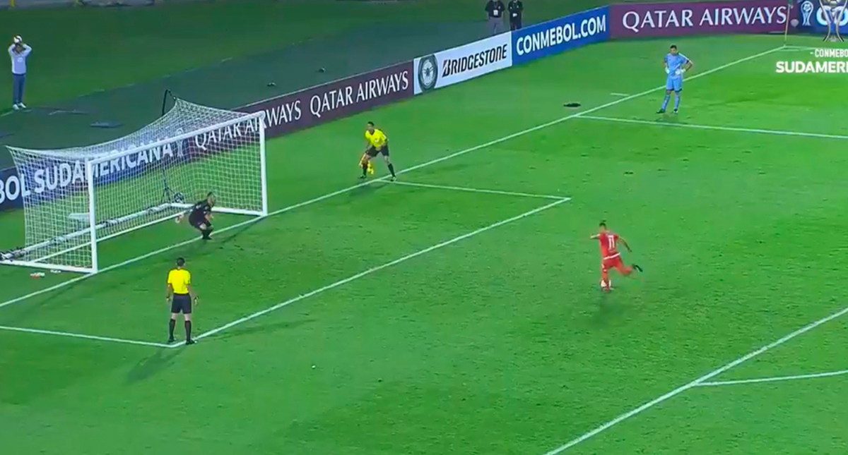 #Video Equipo de Paraguay despide a jugador por fallar penal a lo Panenka
