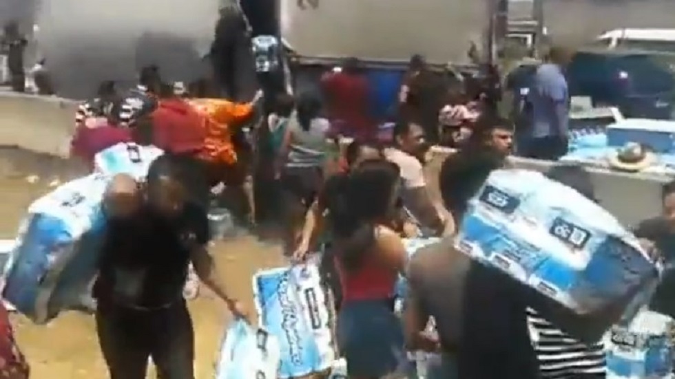 #Video Roban papel higiénico de tráiler volcado en Ecatepec