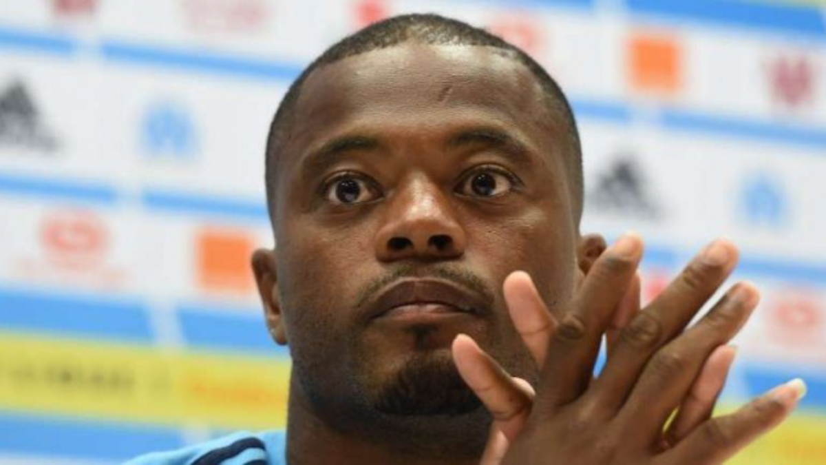 Abren investigación a Evra por insultos homófobos