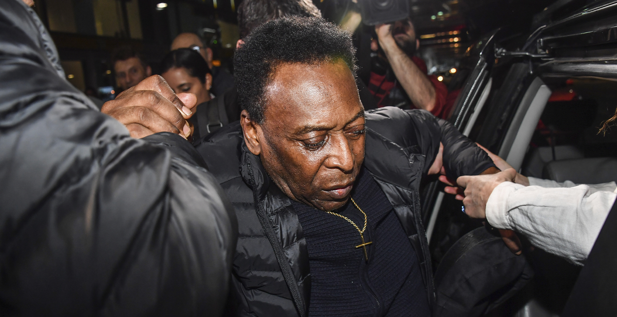 Pelé sigue en observación en hospital de Sao Paulo