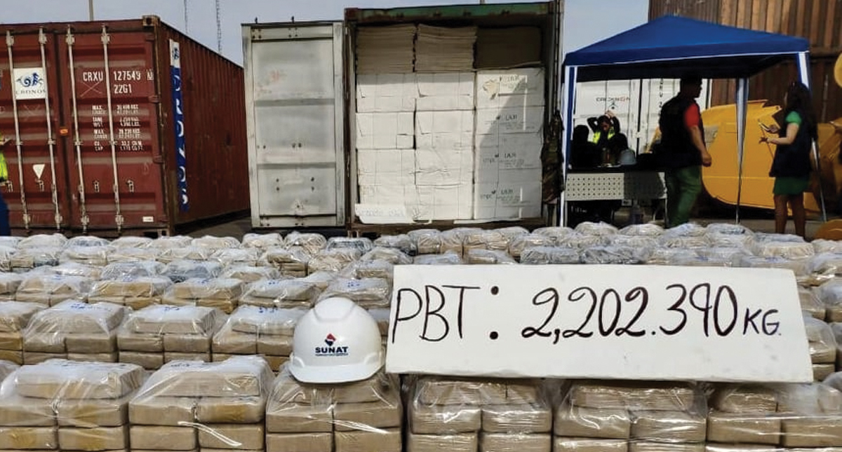 Decomisan más de dos toneladas de cocaína en Perú Decomisan más de dos toneladas de cocaína en Perú