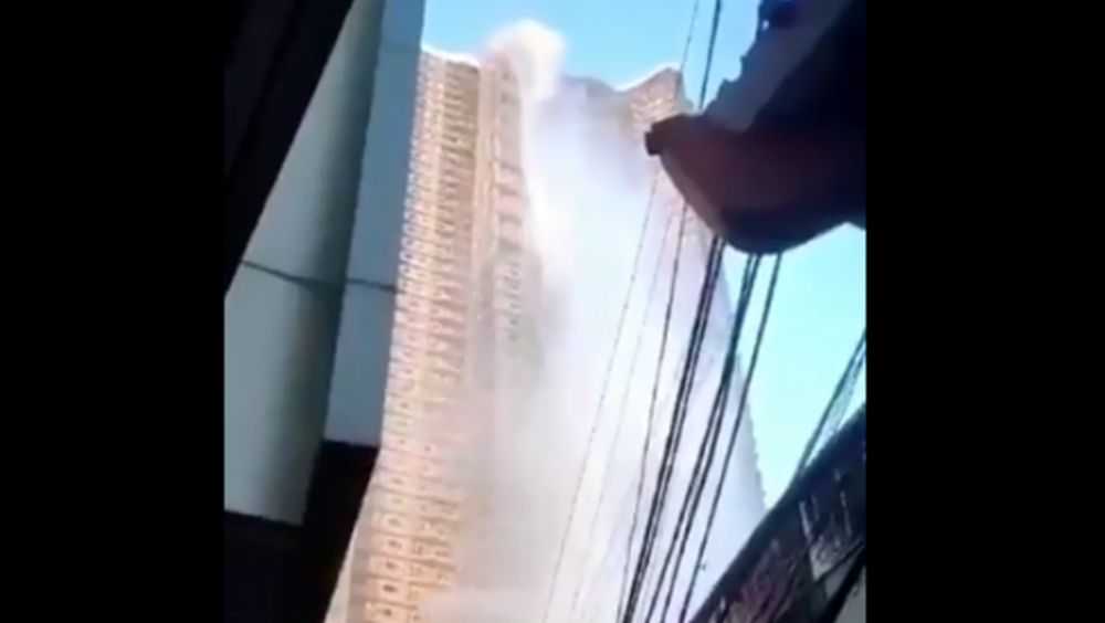 #Video Tras terremoto en Filipinas, piscina de rascacielos revienta y forma cascada