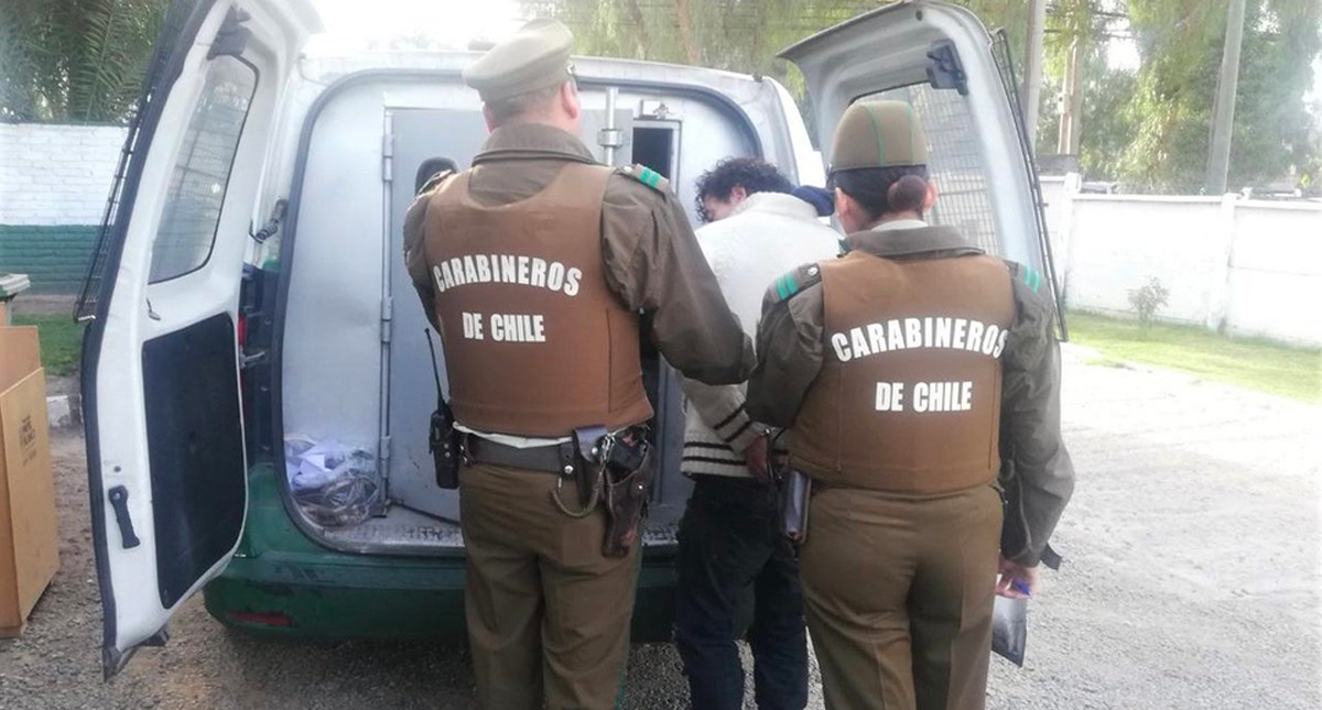 Heridos y detenidos dos ladrones que intentan robar a policía en retiro