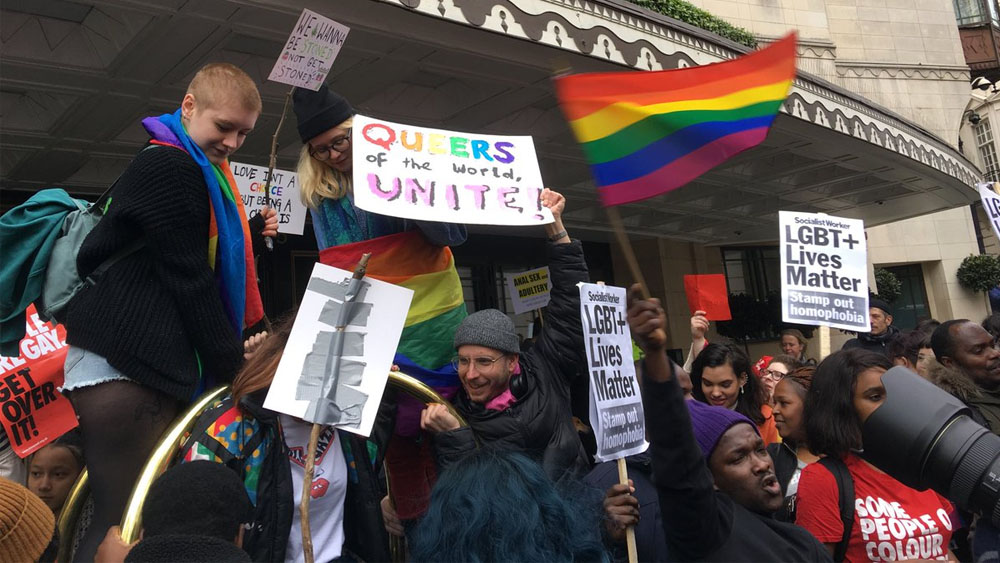 Protestan en Londres contra sultán de Brunéi por leyes antigay