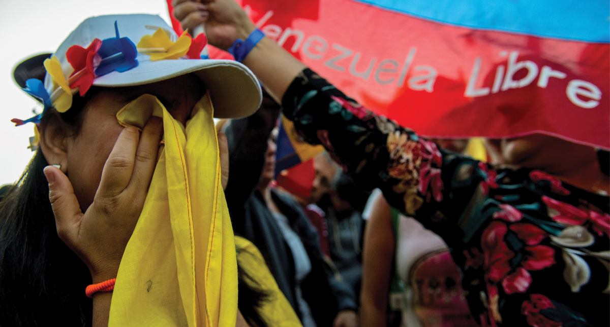 Protestan en diversas embajadas de Venezuela en el mundo