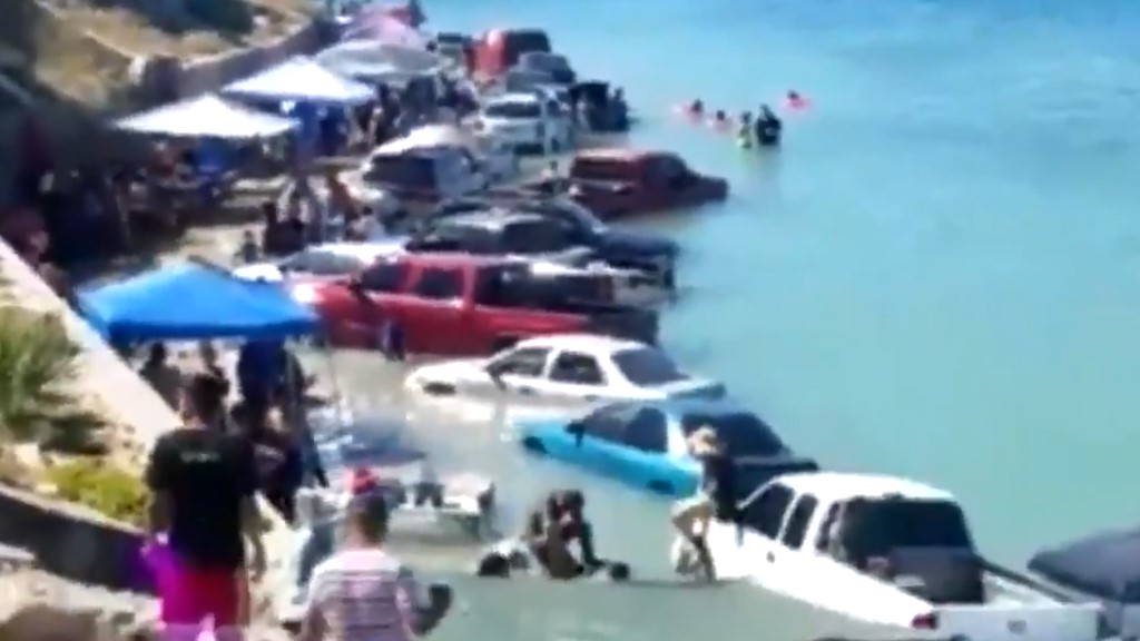 #Video Marea en playa de Puerto Peñasco sorprende a vacacionistas