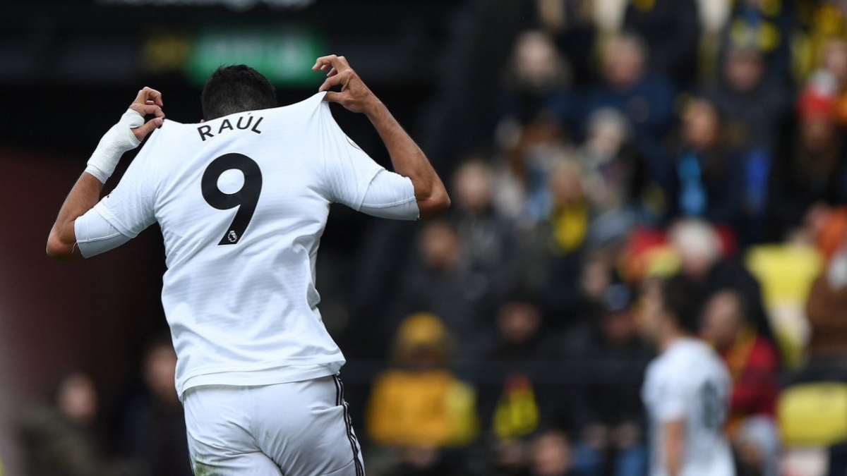 Aficionados del Wolverhampton dedican cántico a Raúl Jiménez