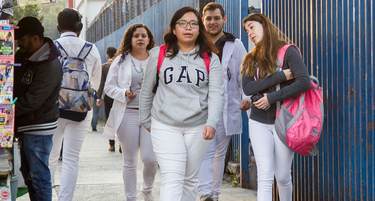 Buscan dar ISSSTE a médicos residentes