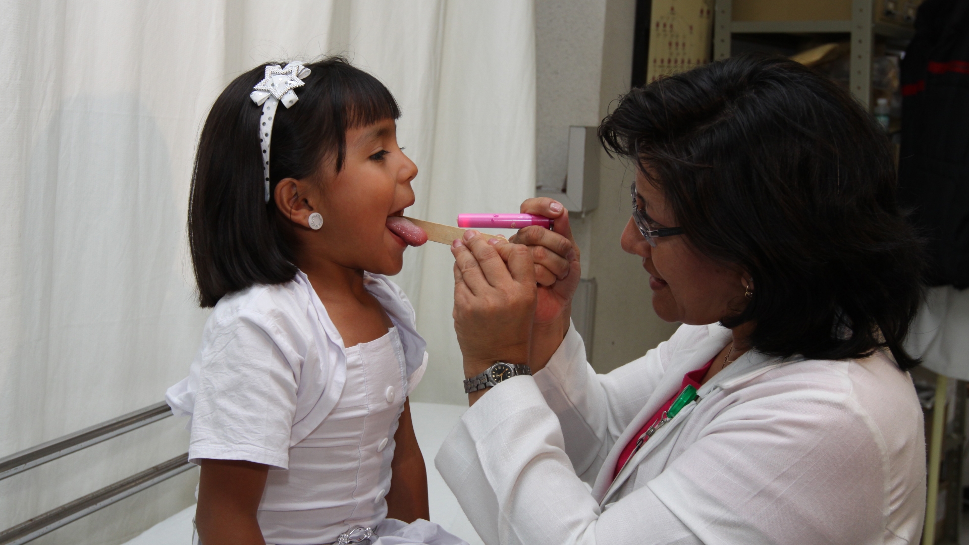 Jóvenes de 12 a 15 años son los más afectados por la rinitis alérgica - rinitis-menor-joven-imss-doctora-doctor-2