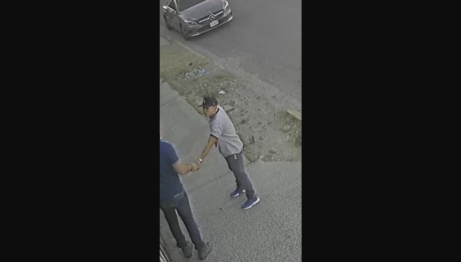 Delincuente roba cartera y auto en Zapopan