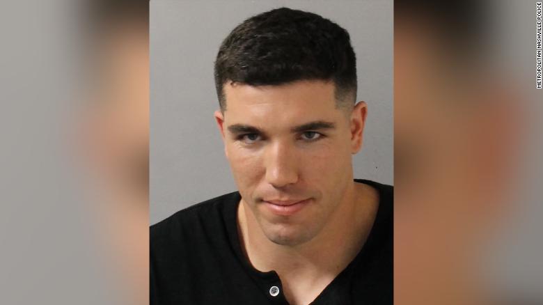 Arrestan a jugador de la NFL por vandalismo - ryan-griffin-texans-1