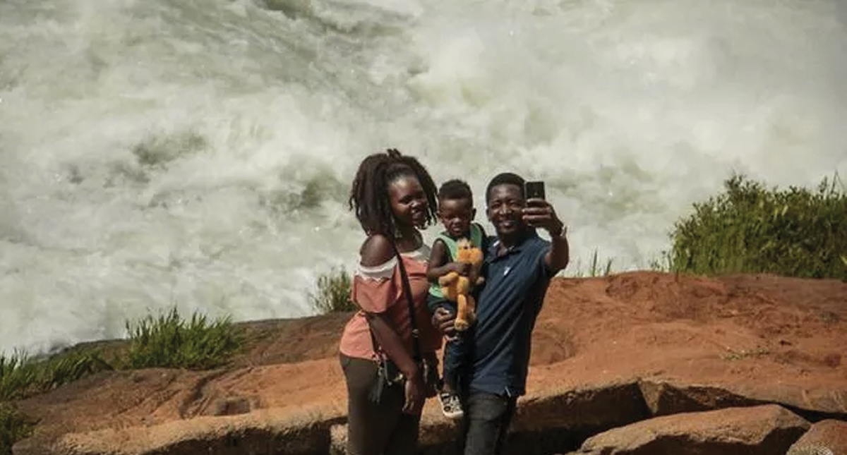 Hombre muere al caer al río Nilo Blanco cuando se hacía una selfie