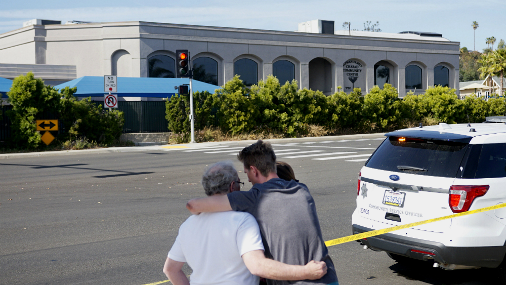 Trump condena “mal del antisemitismo y el odio” tras ataque en sinagoga