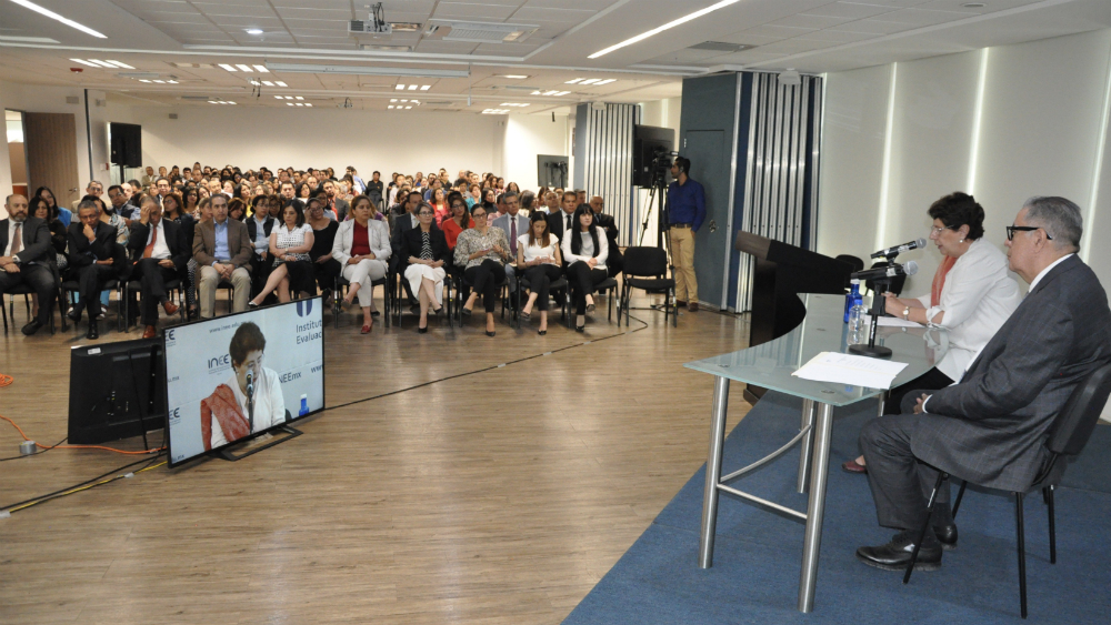 Presidenta del INEE lamenta desaparición de este organismo