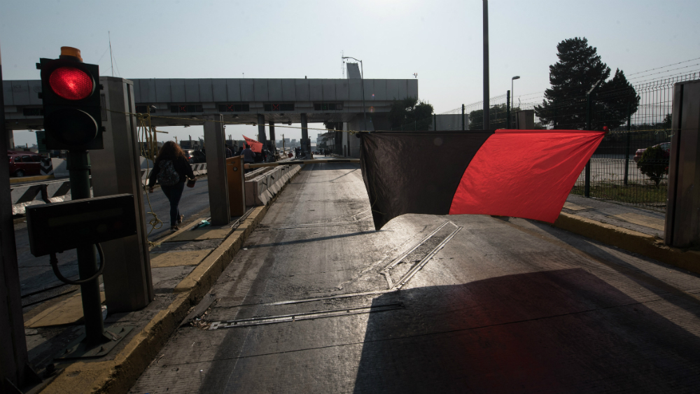 Quienes tomen casetas pueden ser castigados hasta con 30 años de cárcel: FGR Quienes tomen casetas pueden ser castigados hasta con 30 años de cárcel: FGR