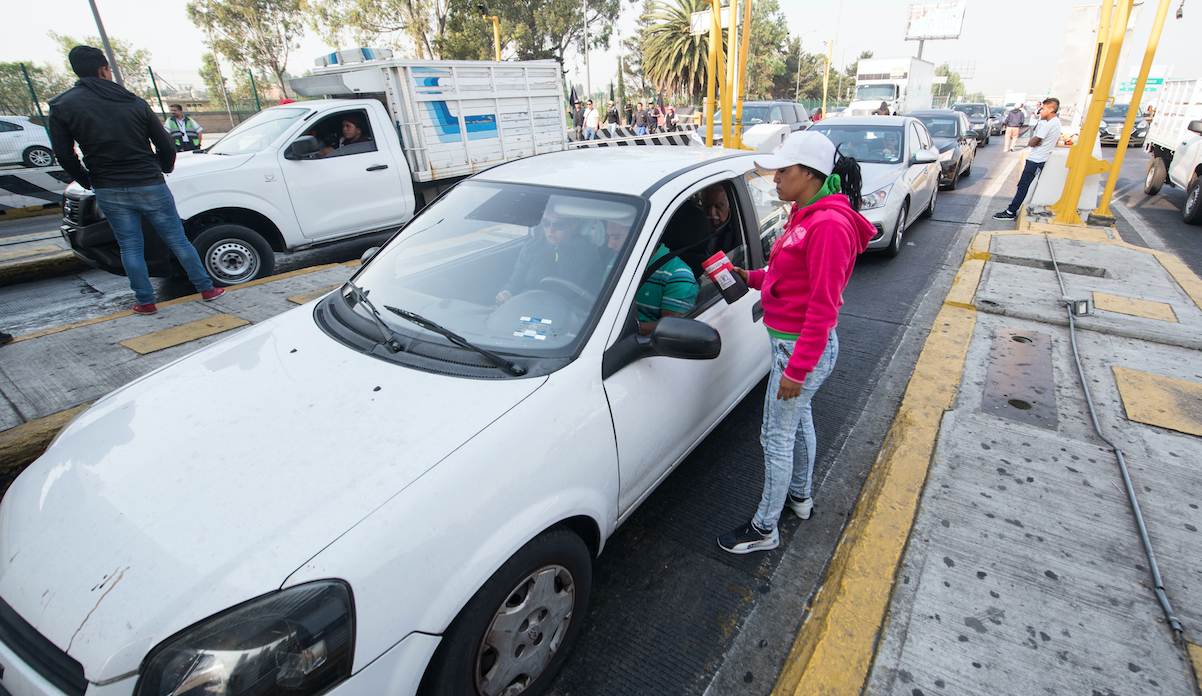 SITUAM realiza colecta en casetas de carreteras - uam-boteo1