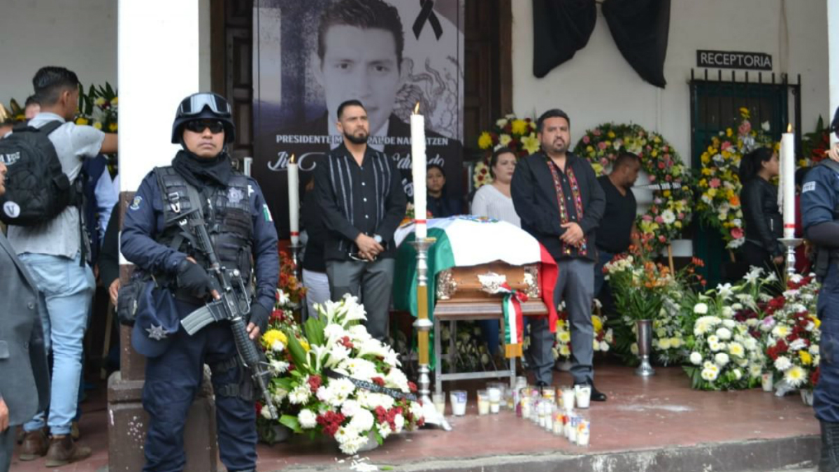 Con llanto y música despiden a alcalde de Nahuatzen