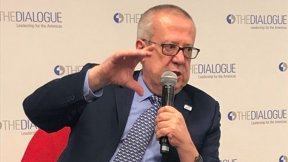 Calificadoras no van a bajar nota de Pemex: Urzúa