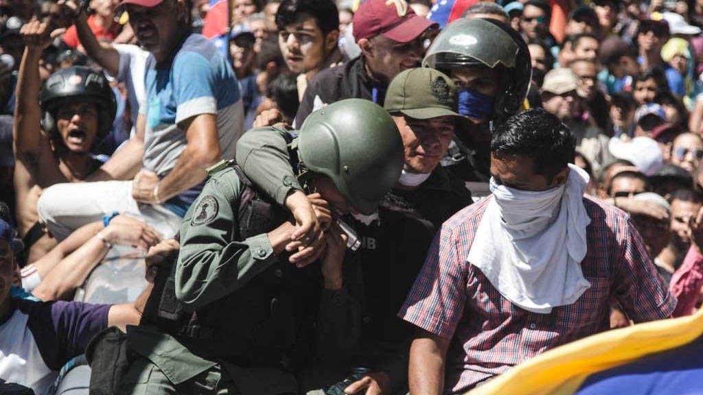 Fiscalía venezolana emite 18 órdenes de captura tras sublevación fallida