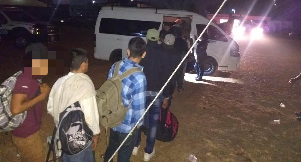 Rescatan en Veracruz a 60 migrantes y detienen a seis