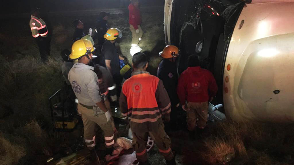 Volcadura de autobús deja once muertos en Zacatecas
