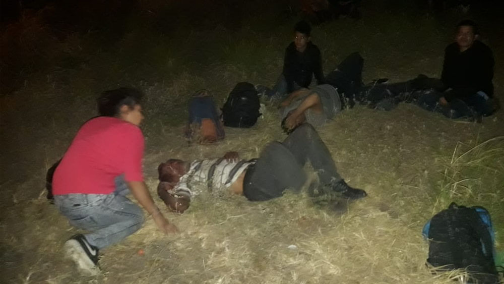 Volcadura de tráiler deja 19 migrantes heridos en Veracruz