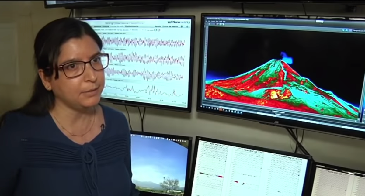 Instalan cámara térmica en Volcán de Colima
