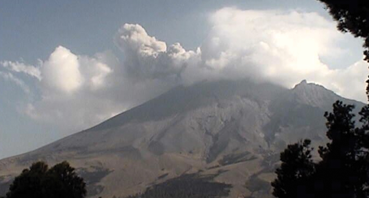 Continúa actividad del volcán Popocatépetl