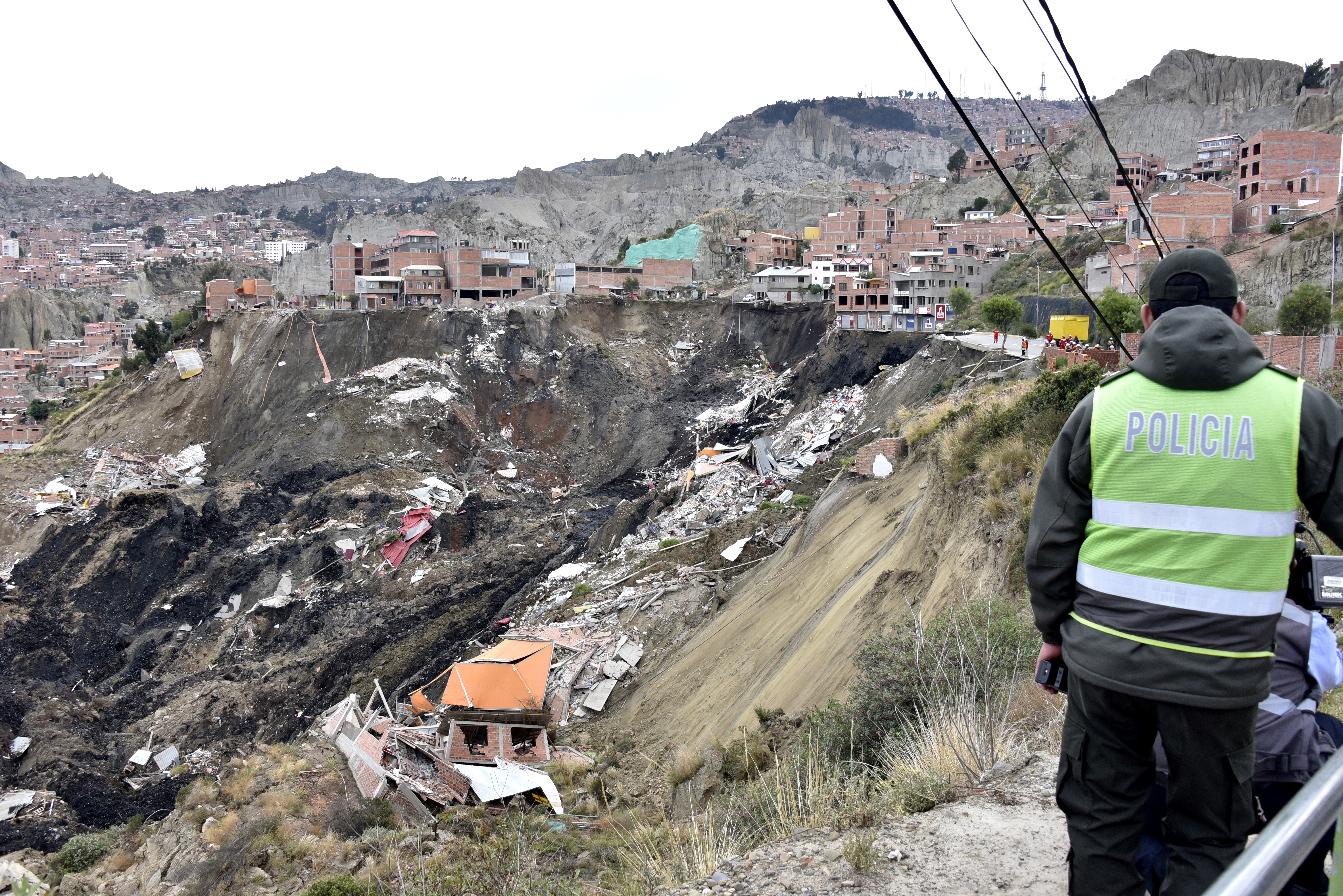Deslizamiento deja decenas de viviendas destruidas y cientos de damnificados en Bolivia - 000-1g26ew