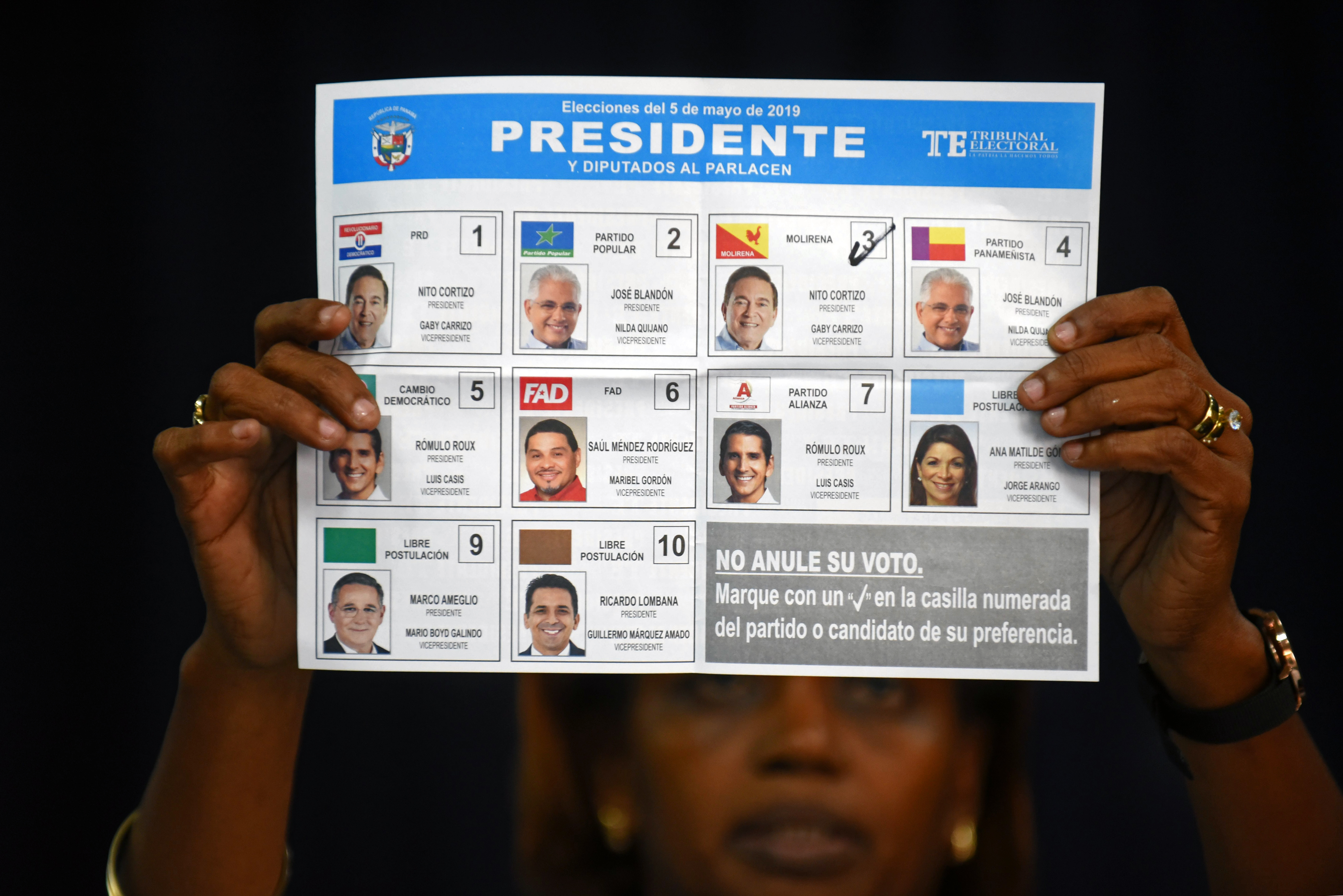 Panameños votaron en reñidas elecciones generales