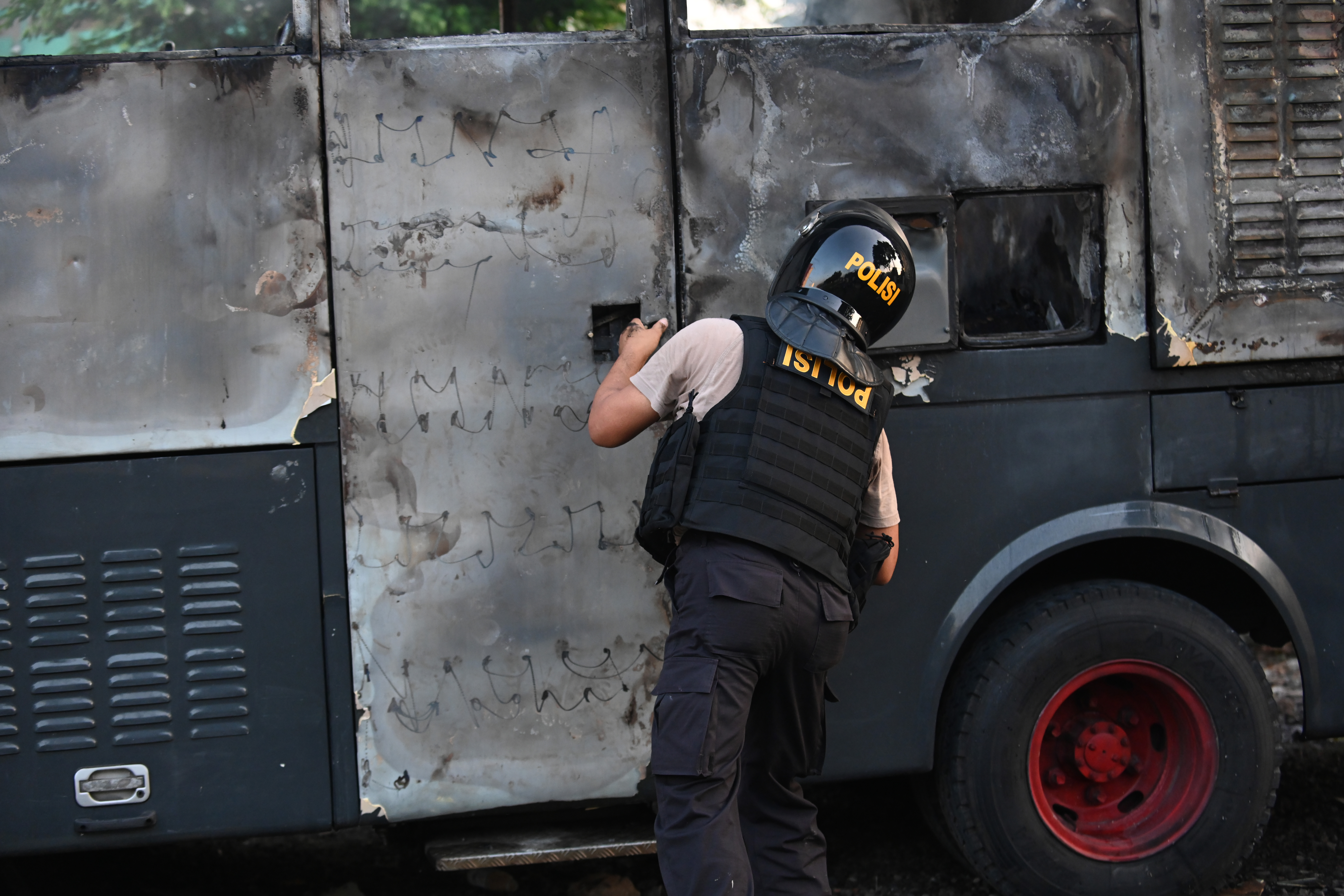 Seis muertos en enfrentamientos tras elecciones en Indonesia - 000-1gr4fj