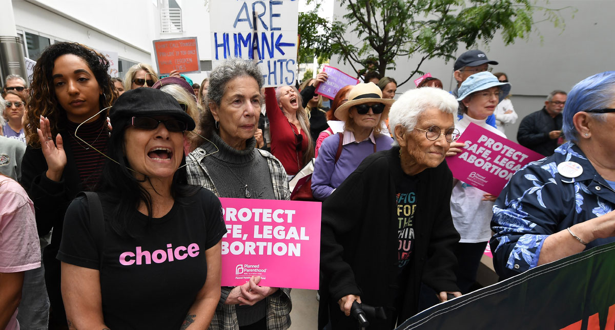 Cientos de mujeres se manifiestan contra ofensiva antiaborto en EE.UU.