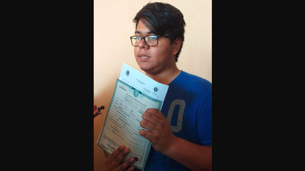 Expiden primer acta de nacimiento para persona transgénero en Yucatán