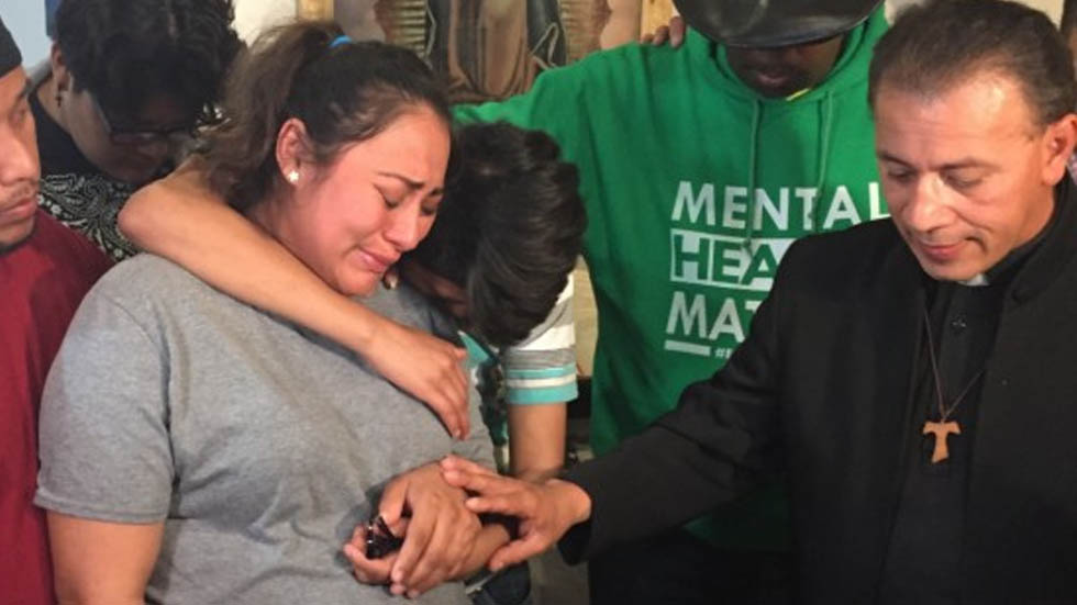 Mexicana embarazada se refugia en iglesia de Chicago para evitar deportación