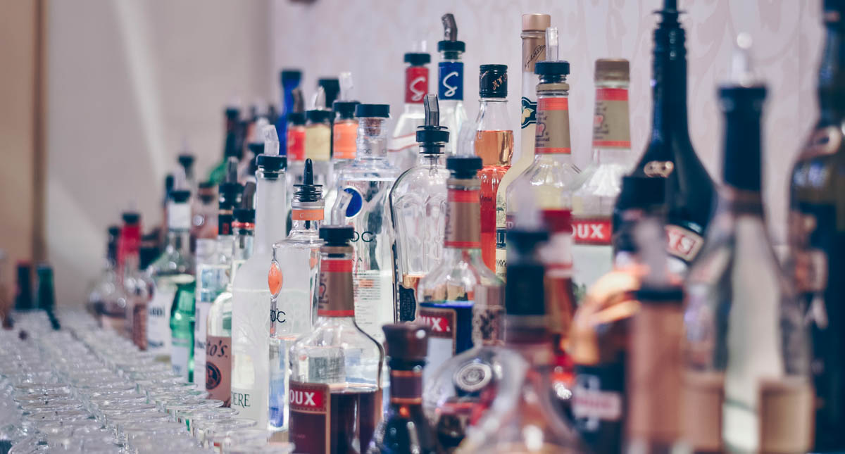 Gobierno federal analiza aumentar impuesto al alcohol y el tabaco