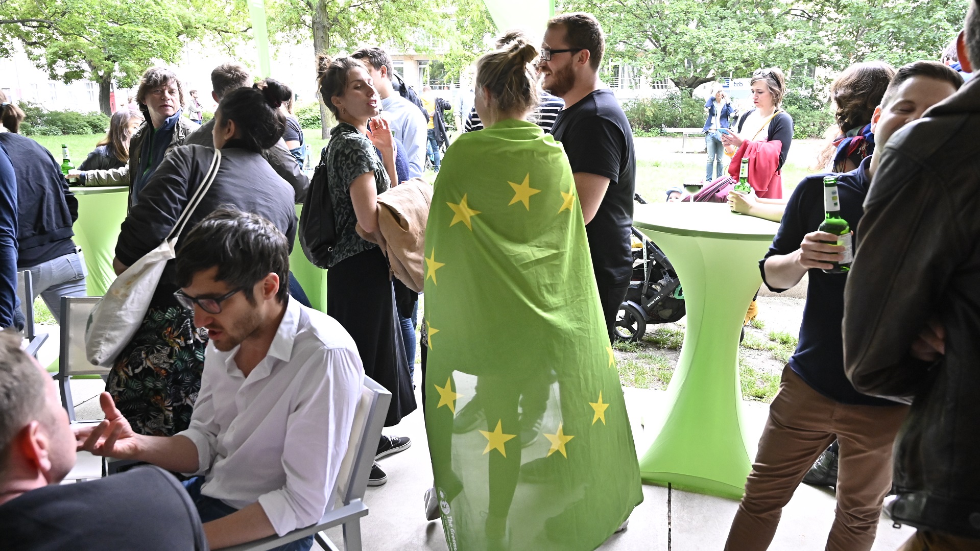 Partido de Merkel lidera europeas en Alemania pero en su más bajo histórico