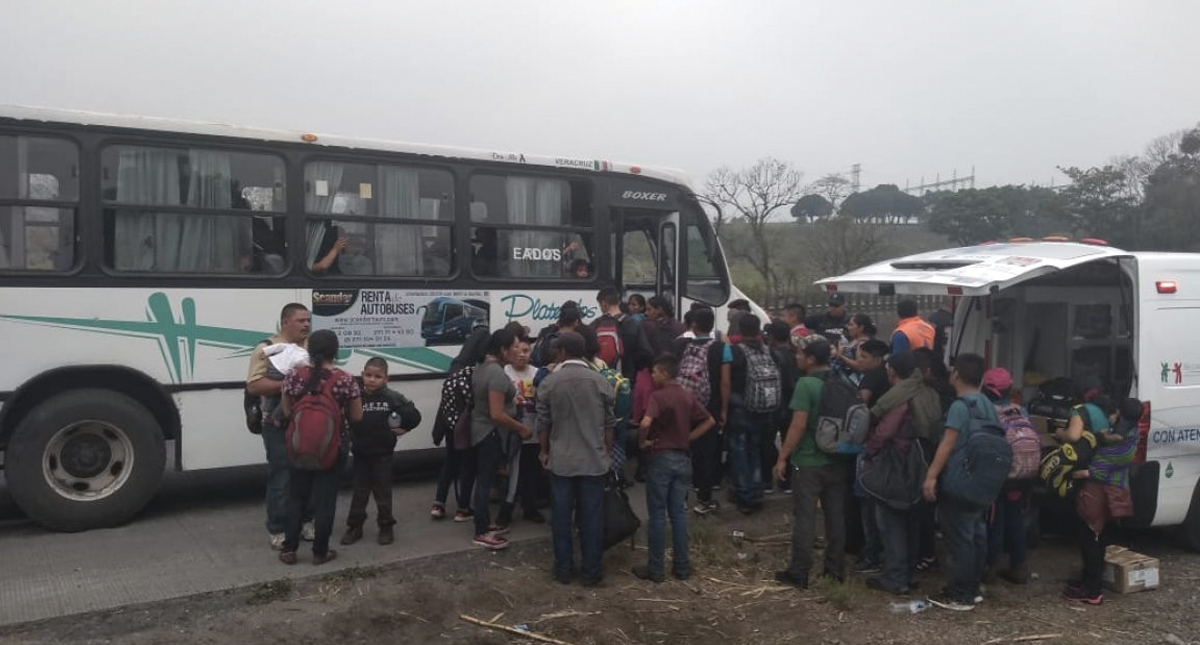 Rescatan al menos a 100 migrantes en Veracruz - amatlan-migrantes