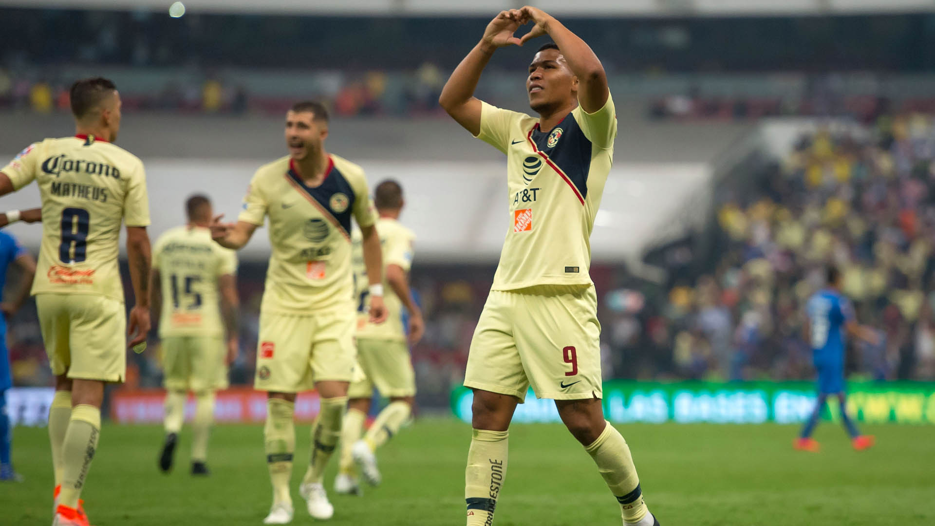 América viene de atrás y vence 3-1 a Cruz Azul