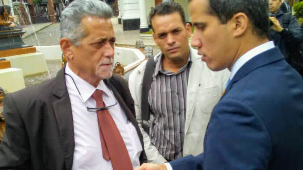 Tercer diputado acusado de alzamiento contra Maduro se refugia en sede diplomática