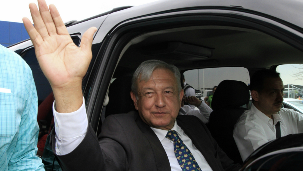 Denuncia AMLO que se robaron 8 mil mdd destinados a refinerías Denuncia AMLO que se robaron 8 mil mdd destinados a refinerías