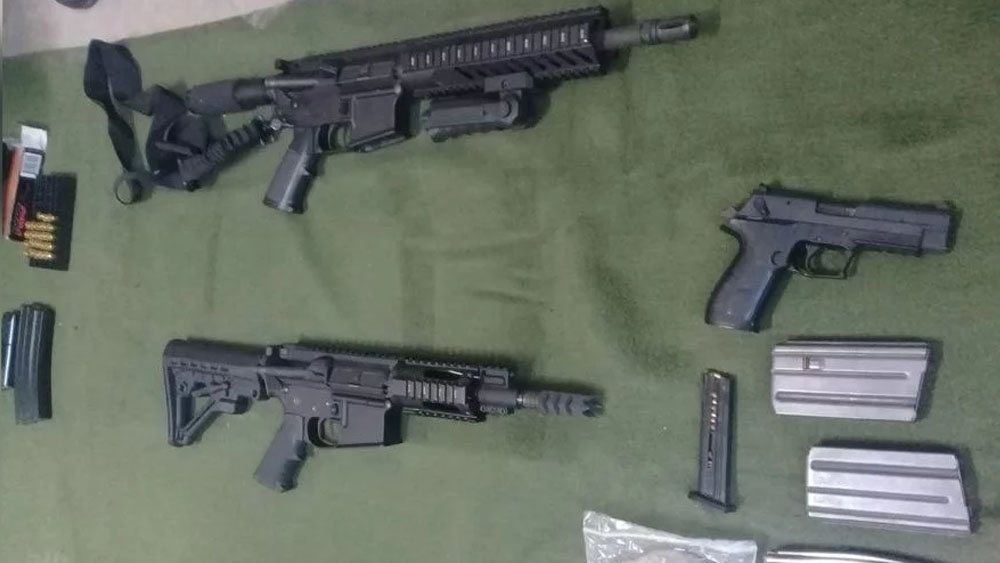 Aseguran 1.3 mdd y armas en bodega de Oxxo en Sonora