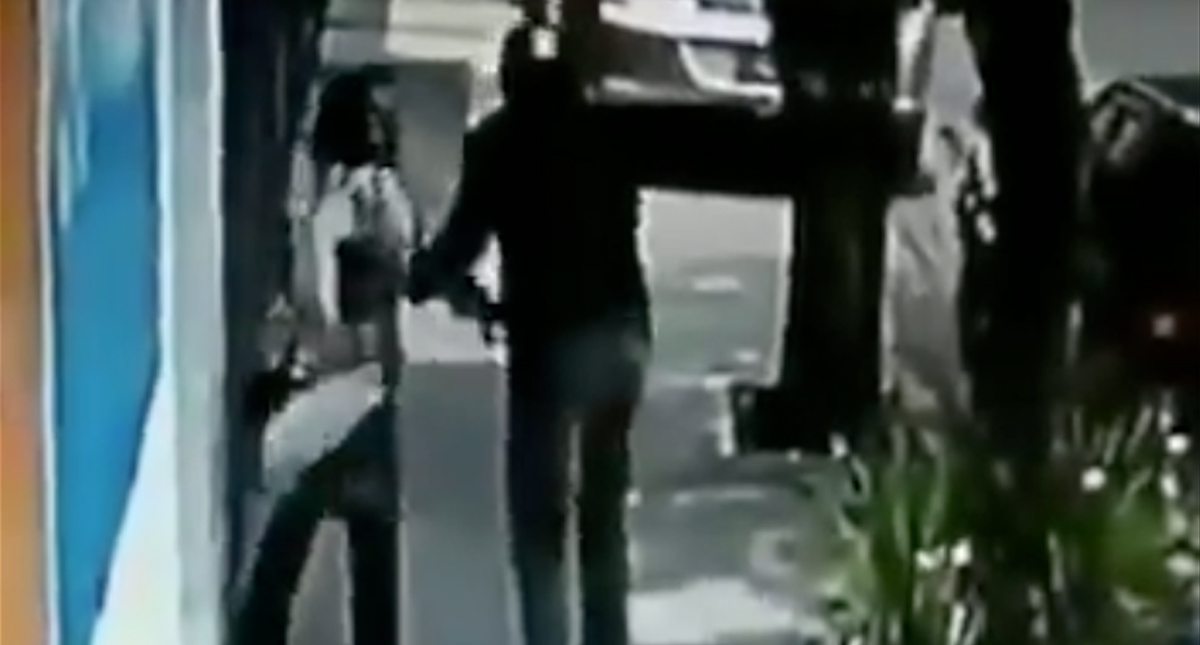 #Video Mujer de la tercera edad se resiste a asalto y huye en la GAM