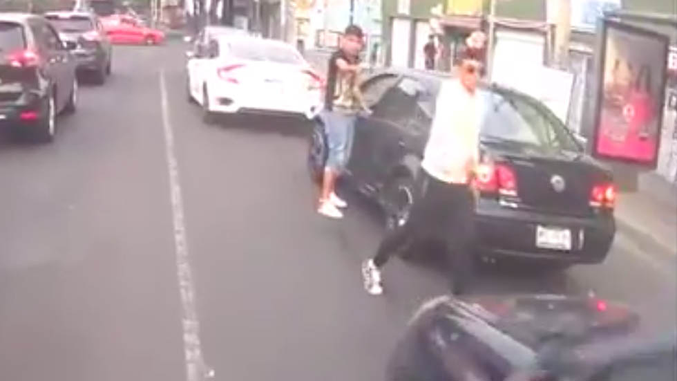 #Video Asaltan a automovilista en la Benito Juárez