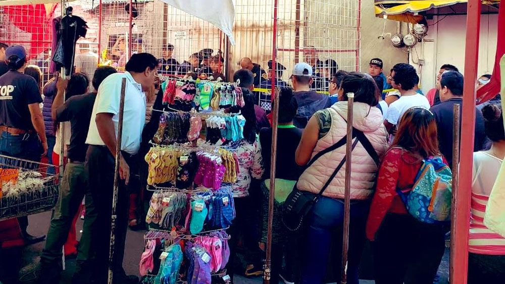 Asesinan a dos hombres en tianguis de la GAM Asesinan a dos hombres en tianguis de la GAM