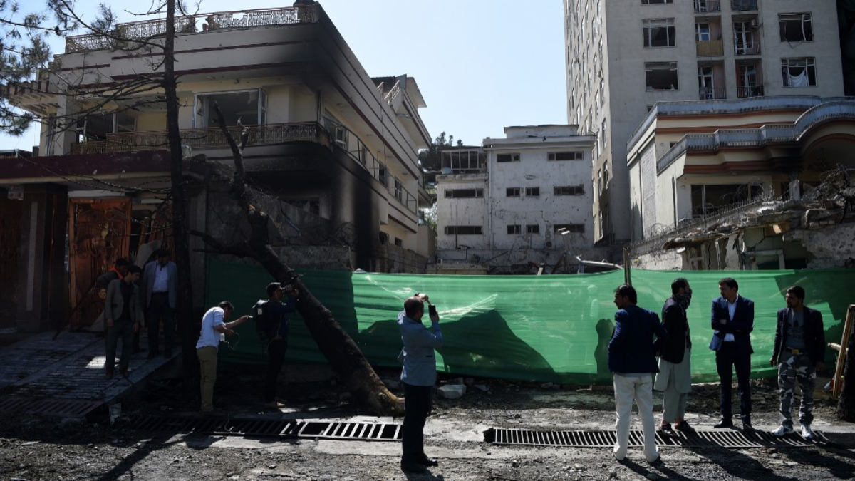 Matan a nueve personas en atentado contra ONG en Afganistán