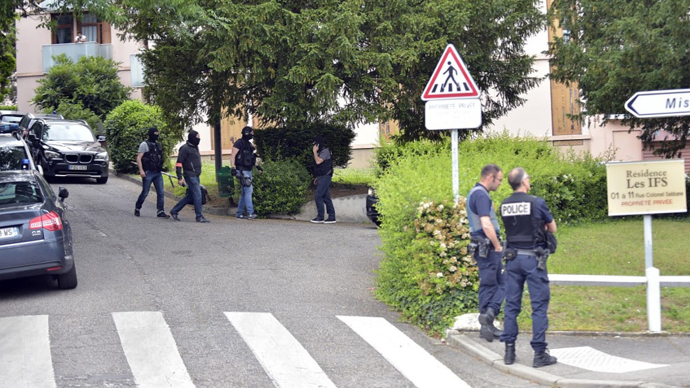 Detienen a sospechoso y a sus padres por explosión en Lyon