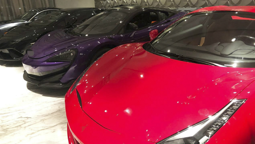 FGR asegura autos de lujo en Guanajuato y desmantela a banda de hackers FGR asegura autos de lujo en Guanajuato y desmantela a banda de hackers