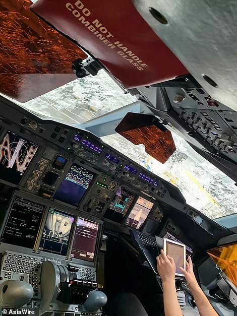 Granizo casi destroza parabrisas de avión en China - avion-granizo-emergencia-china